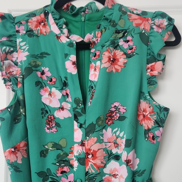 Vince Camuto Green Floral Midi Dress - Picture 2 of 6